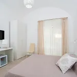 Caprita Oda ve Kahvaltı 4*